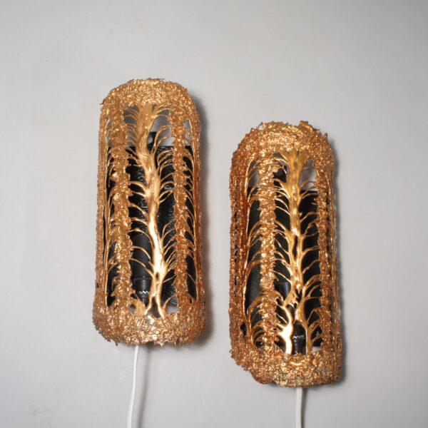A pair of 1970's wall lamps in copper by Virvavalaisin AY, Finland. Vägglampor i koppar