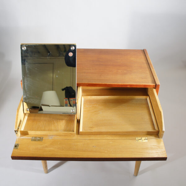 Chest of drawer with mirror in teak and oak by Mogens Kold, Denmark. Byrå i teak och ek med spegel . Wigerdals