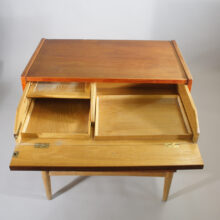 Chest of drawer with mirror in teak and oak by Mogens Kold, Denmark. Byrå i teak och ek med spegel Danmark Wigerdals