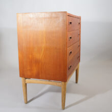 Chest of drawer with mirror in teak and oak by Mogens Kold, Denmark. Byrå i teak och ek Wigerdals Danmark