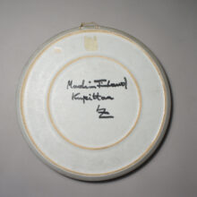 Wall plaquet dish by Kupittaan Savi, Finland. Decorated by Laila Zink. Wigerdals Värld keramiktavla Wigerdals