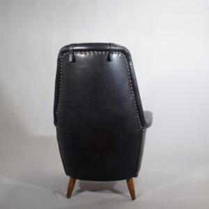 1950's easy chair in black leather. Wigerdas Värld fåtölj svart skinn.