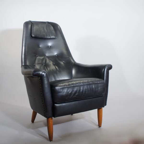 1950's easy chair in black leather. Wigerdals fåtölj svart skinn