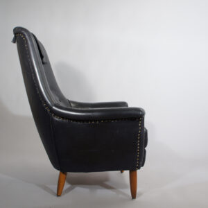 1950's easy chair in black leather. Wigerdals fåtölj svart skinn läder.