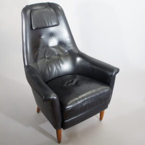 1950's easy chair in black leather. Fåtölj 50-tal. Wigerdals Värld