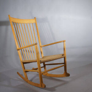 Hans J. Wegner F16 Fredericia Rocking chair in beech. Gungstol i bok wigerdals Värld