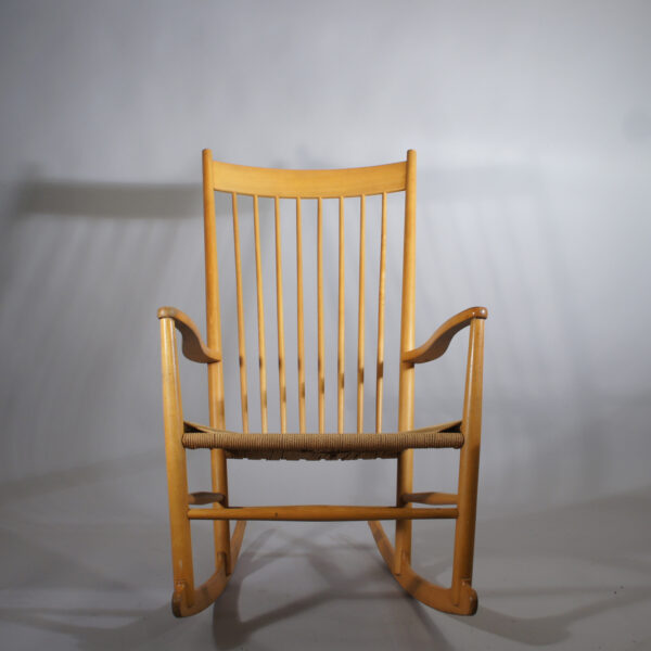 Hans J. Wegner F16 Fredericia Rocking chair in beech. Gungstol Wigerdals