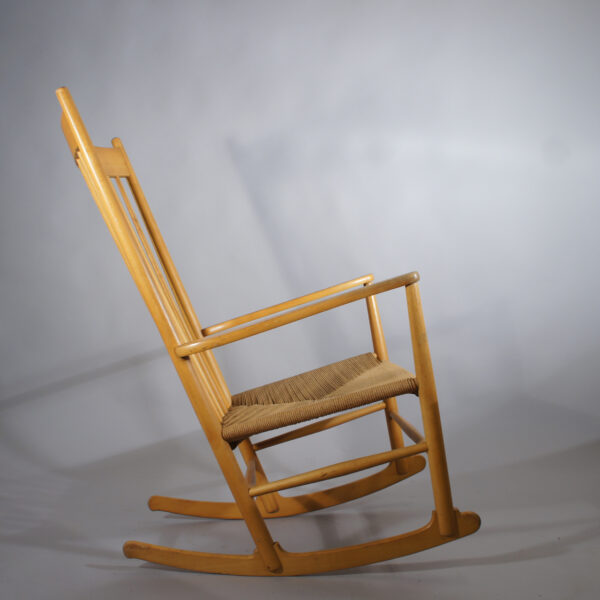 Hans J. Wegner F16 Fredericia Rocking chair in beech. Gungstol Wigerdal.