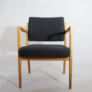 Karl-Erik Ekselius for JOC, Sweden. Arm chair F100 in oak. Karmstol i ek Wigerdals