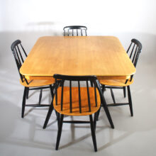 Ilmari Tapiovaara. "Fantett" Dining set in teak with six chairs and table. Matgrupp med sex sex stolar i teak. Wigerdals Edsbyverken