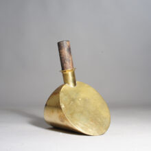 Pierre Forsell for Skultuna, Sweden. Rocking decanter in brass with wood top Gungande dekanteringplunta i mässing Wigerdals