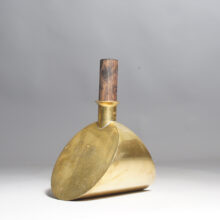Pierre Forsell for Skultuna, Sweden. Rocking decanter in brass with wood top Gungande dekanteringsplunta i mässing Wigerdals