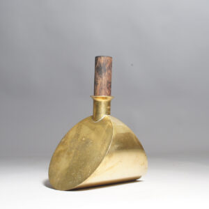 Pierre Forsell for Skultuna, Sweden. Rocking decanter in brass with wood top Gungande dekanteringsplunta i mässing Wigerdals
