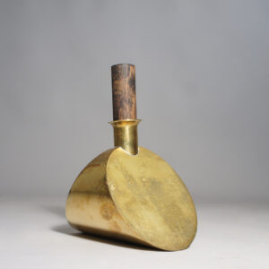 Pierre Forsell for Skultuna, Sweden. Rocking decanter in brass with wood top. Gungande dekanteringsplunta i mässing Wigerdals