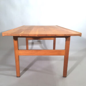 Tove & Edvard Kindt-Larsen for Säffle Möbelfabrik, Sweden. Coffee table in solid oak. Soffbord i solid ek Wigerdals Värld
