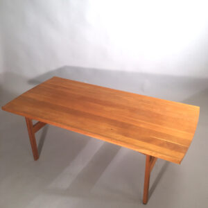 Tove & Edvard Kindt-Larsen for Säffle Möbelfabrik, Sweden. Coffee table in solid oak. Soffbords i solid ek. Wigerdals
