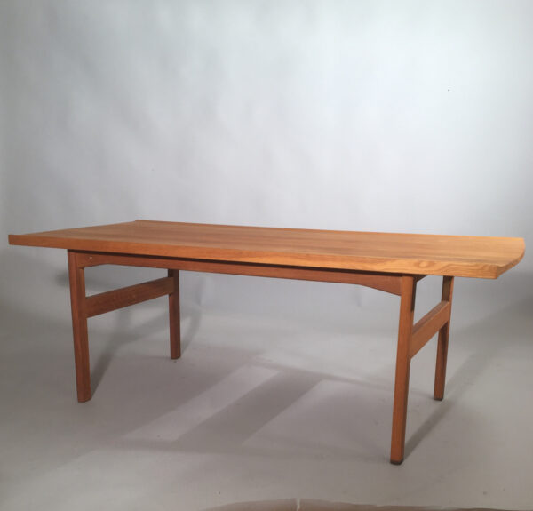 Tove & Edvard Kindt-Larsen for Säffle Möbelfabrik, Sweden. Coffee table in solid oak. Soffbord i solid ek Wigerdals