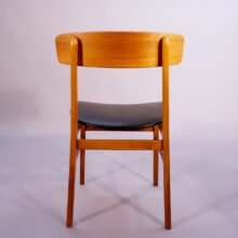 4 of 1950's dining chairs in teak and seats in sky. 4 st matstolar i teak. Wigerdals Värld