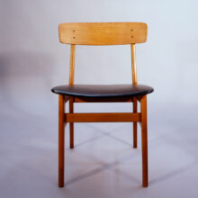 4 of 1950's dining chairs in teak and seats in sky. . 4 st matstolar i teak. Wigerdal.com