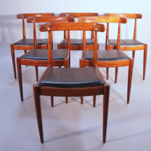 6 of 1950's dining chairs in mahogany and seats in leather. 6 matstolar i mahogny och sitsar i läder . Wigerdals Värld