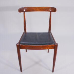 6 of 1950's dining chairs in mahogany and seats in leather. 6 matstolar i mahogny och svart skinn Wigerdals