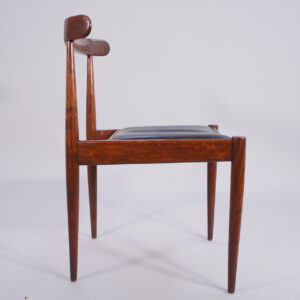 6 of 1950's dining chairs in mahogany and seats in leather. 6 st matstolar i mahogny och skinn 50-tal. Wigerdals