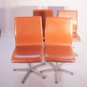 Arne Jacobsen for Fritz Hansen. 4 "Oxford chair" Wigerdals Värld