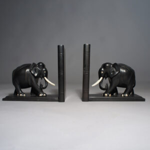 Bookstand in ebenholts with elephants. Bokstöd elefanter Wigerdals