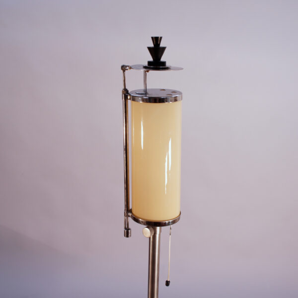 1930's art deco floor lampa in chrome steel and glass. Golvlampa funkis 30-tal Wigerdal
