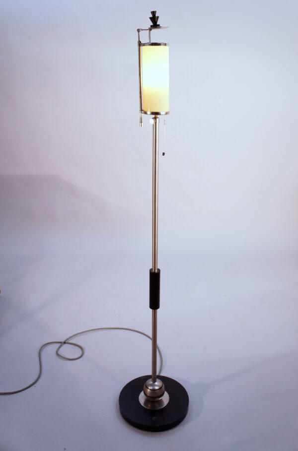 1930's art deco floor lampa in chrome steel and glass. Golvlampa funkis Wigerdals