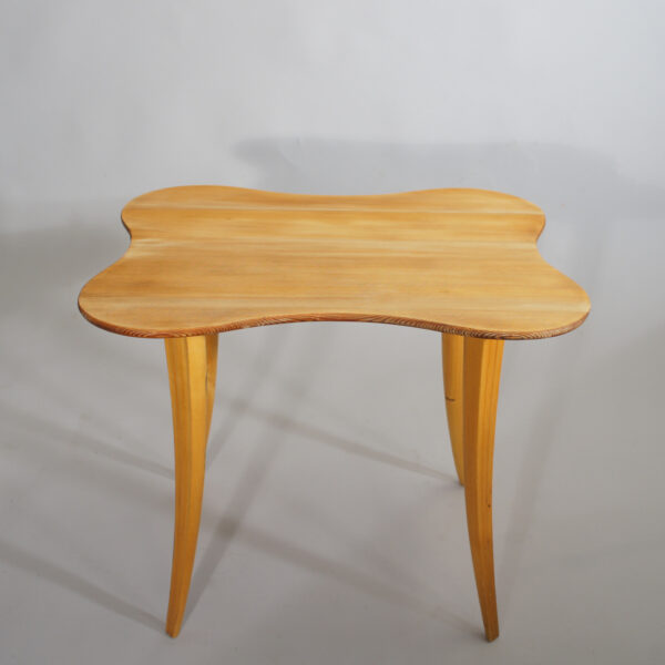 1940's side table in pine. lampbord i furu.