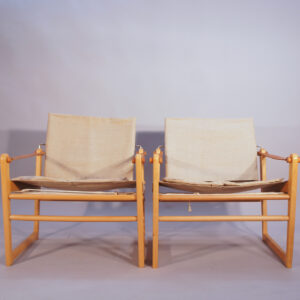 A pair of safari chairs by Gillis Lundgren for Ikea "Cikada"Ett par safarifåtöljer Wigerdals