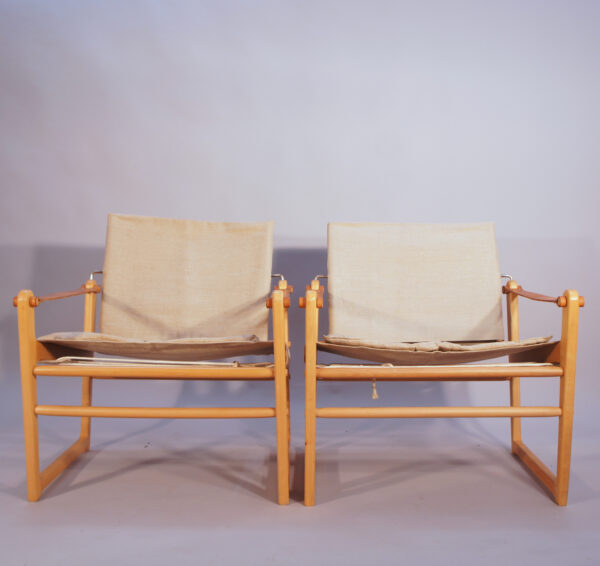 A pair of safari chairs by Gillis Lundgren for Ikea "Cikada"Ett par safarifåtöljer Wigerdals