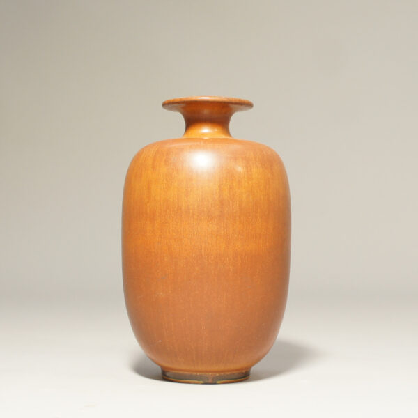 Triller Tobo Vase in stoneware brown glaze. Vas i stengods. Wigerdals