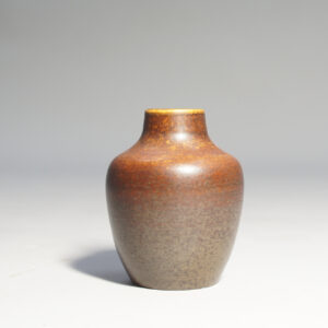 Triller Tobo Vase in stoneware brown glaze. Wigerdals