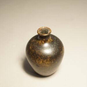 Triller Tobo. Vase in stoneware brown glaze. Vas i stengods Wigerdals