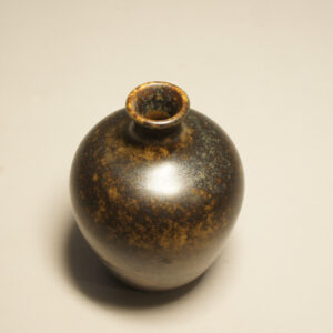 Triller Tobo. Vase in stoneware brown glaze. Vas i stengods Wigerdals