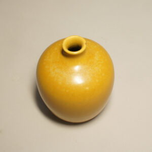 Triller Tobo. Vase in stoneware yellow glaze. Vas i stengods gul glasyr Wigerdals