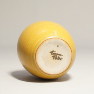 Triller Tobo. Vase in stoneware yellow glaze. Vas i stengods gul glasyr. Wigerdals