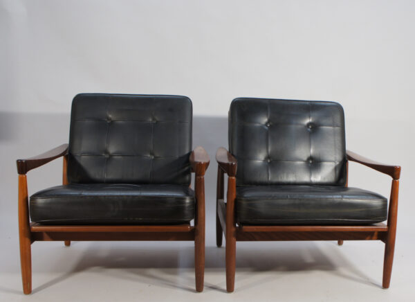 A pair of 1960's easy chairs in teak with seats in leather by Erik Wörts for Ikea. "Kolding". Fåtöljer läder Wigerdals