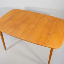 1950's dinnertable in teak with extension boards. Matbord i teak 10 personer Wigerdals