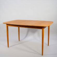 1950's dinnertable in teak with extension boards. Matbord i teak 8 personer. Wigerdals