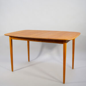 1950's dinnertable in teak with extension boards. Matbord i teak 8 personer. Wigerdals