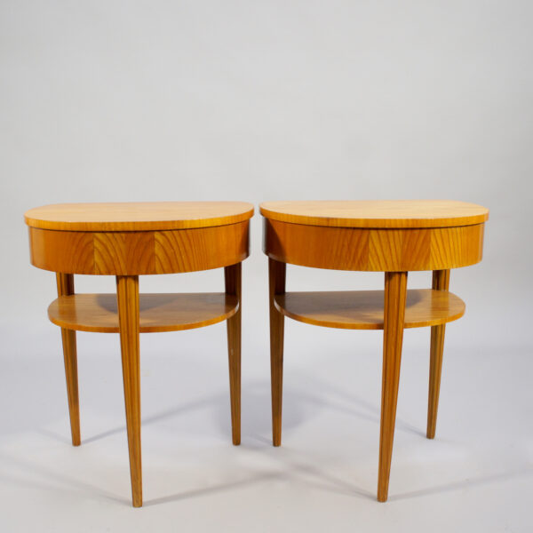 A pair of 1940's bed tables in birch. Sängbord nattduksbord i björk 40tal Wigerdals