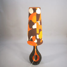 1960's gigant floor lamp in ceramic with shade in fabric. Golvlampa i keramik 60-tal. Wigerdals