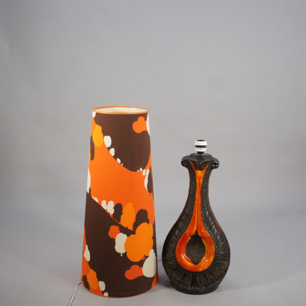 1960's gigant floor lamp in ceramic with shade in fabric. Golvlampa Wigerdals