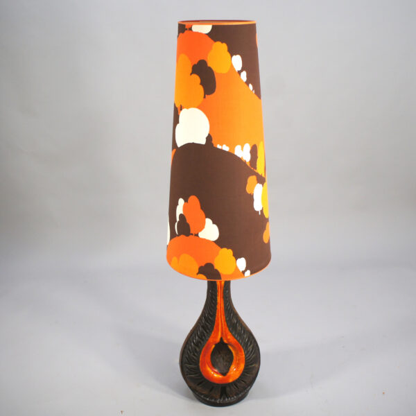 1960's gigant floor lamp in ceramic with shade in fabric. Golvlampa 60-tal. Wigerdal