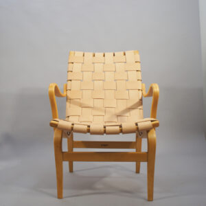 Bruno Mathsson for Karl Mathsson. "Eva". A pair of arm chairs in beech with new webbing in leather. karmstol sadelgjord naturskinn läder Wigerdals