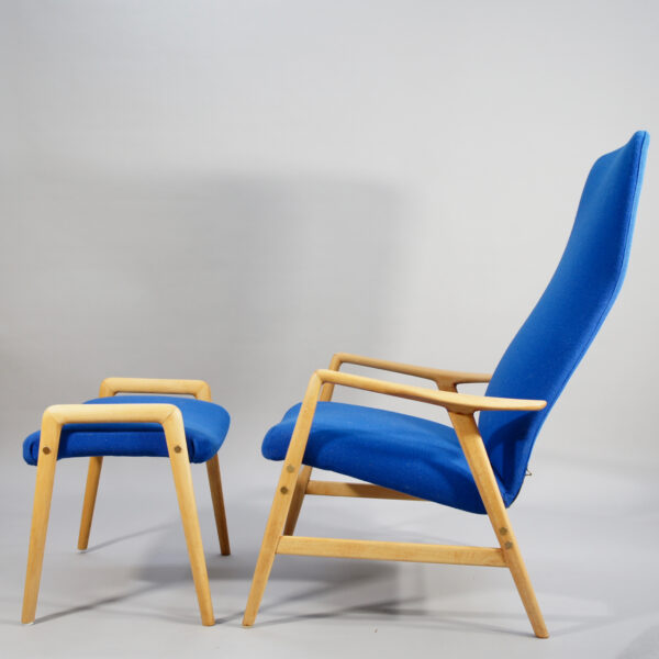 Easy chair with ottoman by Alf Svensson for Ljungs industrier. Fåtölj med fotpall Wigeral