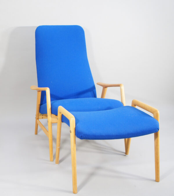 Easy chair with ottoman by Alf Svensson for Ljungs industrier. Fåtölj med fotpall wigerdals